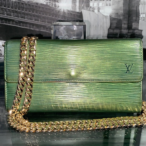 Authentic Rare Louis Vuitton Epi Leather Sarah Wallet - Picture 5 of 16